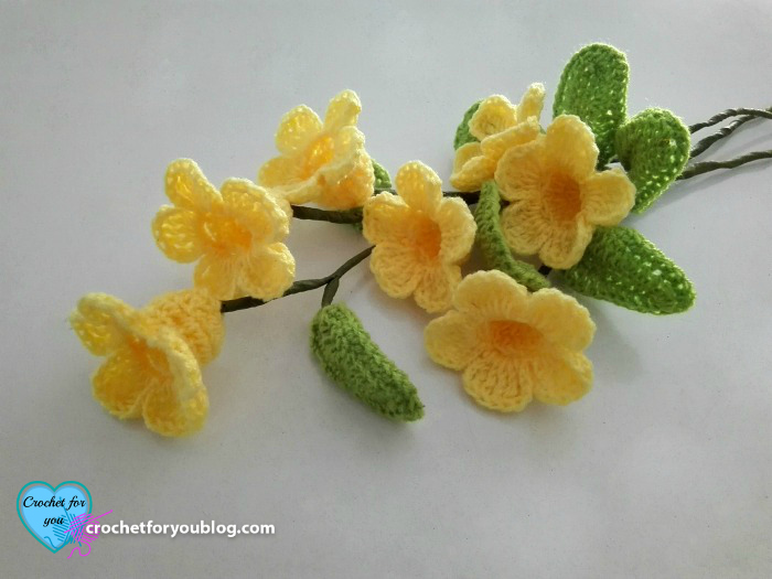 Crochet flower. Leaves applique. Flower embellishment. 3d crochet