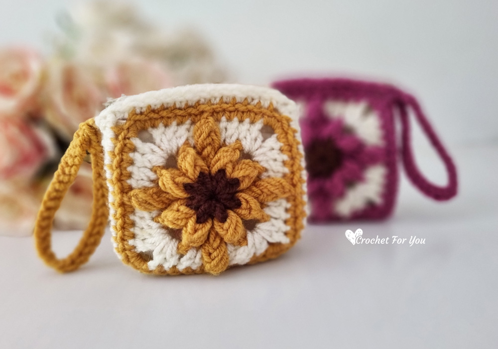 Button Coin Pouch Crochet pattern by JIT Handmade | LoveCrafts